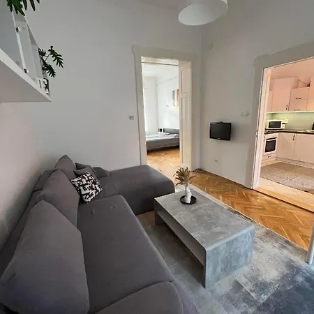 דירה Szeged Apartman *